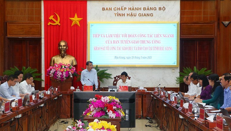 Đồng chí Vũ Thanh Mai, Phó Trưởng Ban Tuyên giáo Trung ương phát biểu tại buổi làm việc